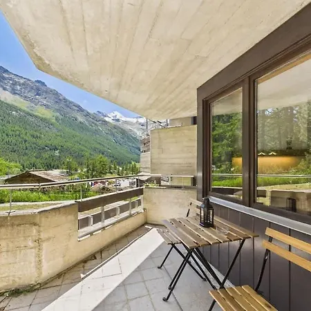 펜션 Charming Little Getaway In The Heart Of Saas Fee