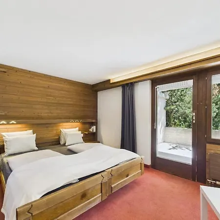 Charming Little Getaway In The Heart Of 펜션 Saas Fee